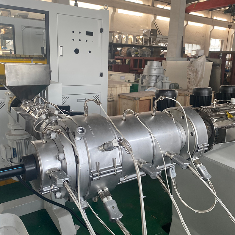20-63HDPE管材（cái）擠出機設備 PE管材生產線 PE管材生產設備 塑料管材擠出機（jī）生產線機器出口（kǒu）
