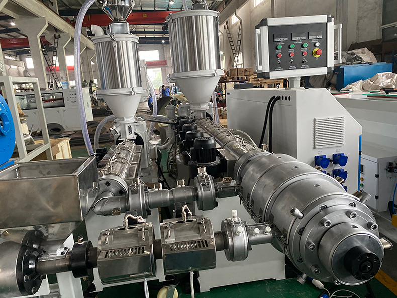 HDPE20-63盤管擠出生（shēng）產線 塑料管材生產設備 擠出設備 張家港管材擠出機