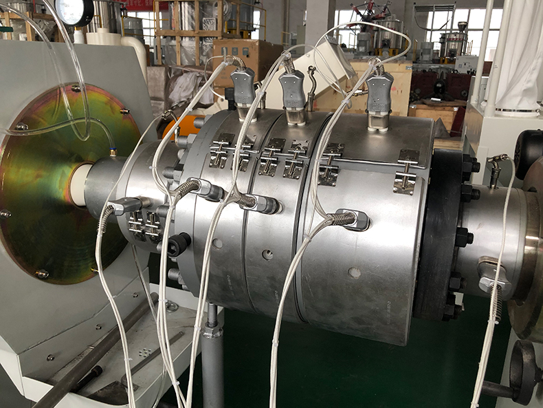 PVC110-315-400給水管擠出機生產（chǎn）線 PVC樹脂（zhī）粉末（mò）管（guǎn）材製管機設備
